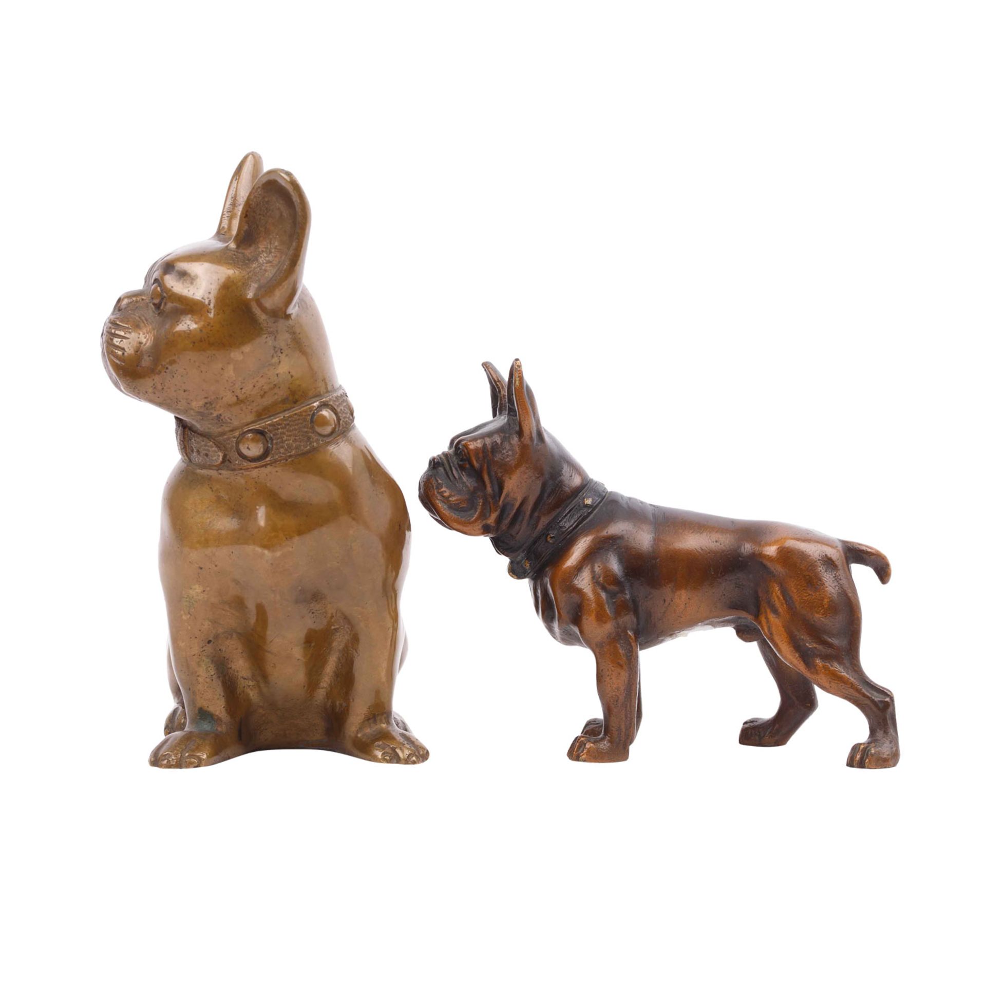 Zwei figürliche Bulldoggen aus Bronze, - Bild 2 aus 5