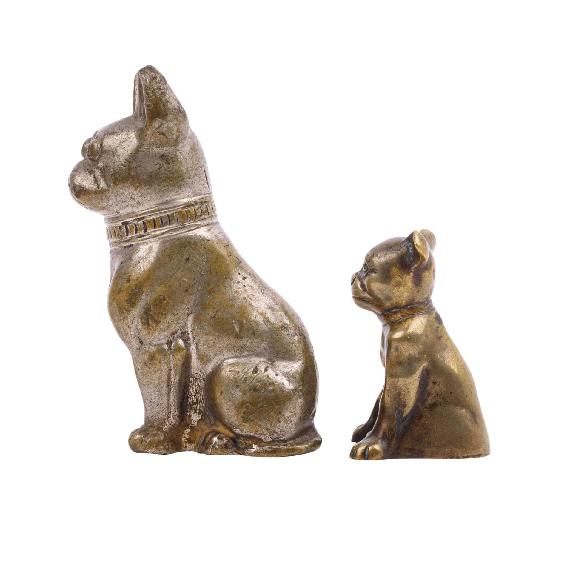 Zwei Bronzefiguren sitzender Bulldoggen, - Bild 2 aus 5