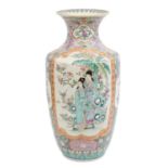 Famille rose-Vase. CHINA, Mitte 20. Jh.,