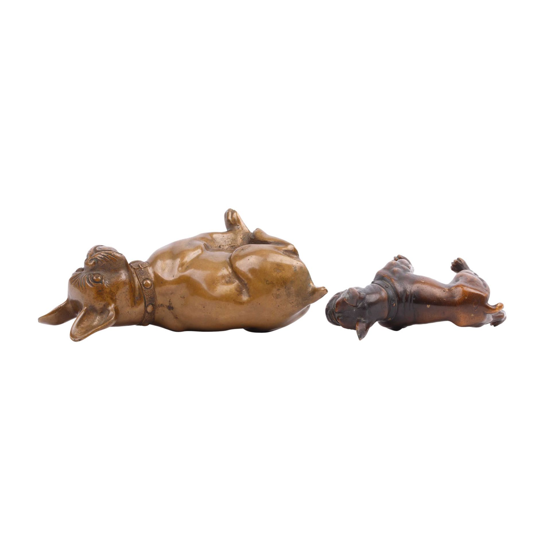 Zwei figürliche Bulldoggen aus Bronze, - Bild 4 aus 5