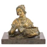 BILDHAUER/IN des 19. Jhd., figürliches Tintenfass aus Bronze "Dame mit Haube",