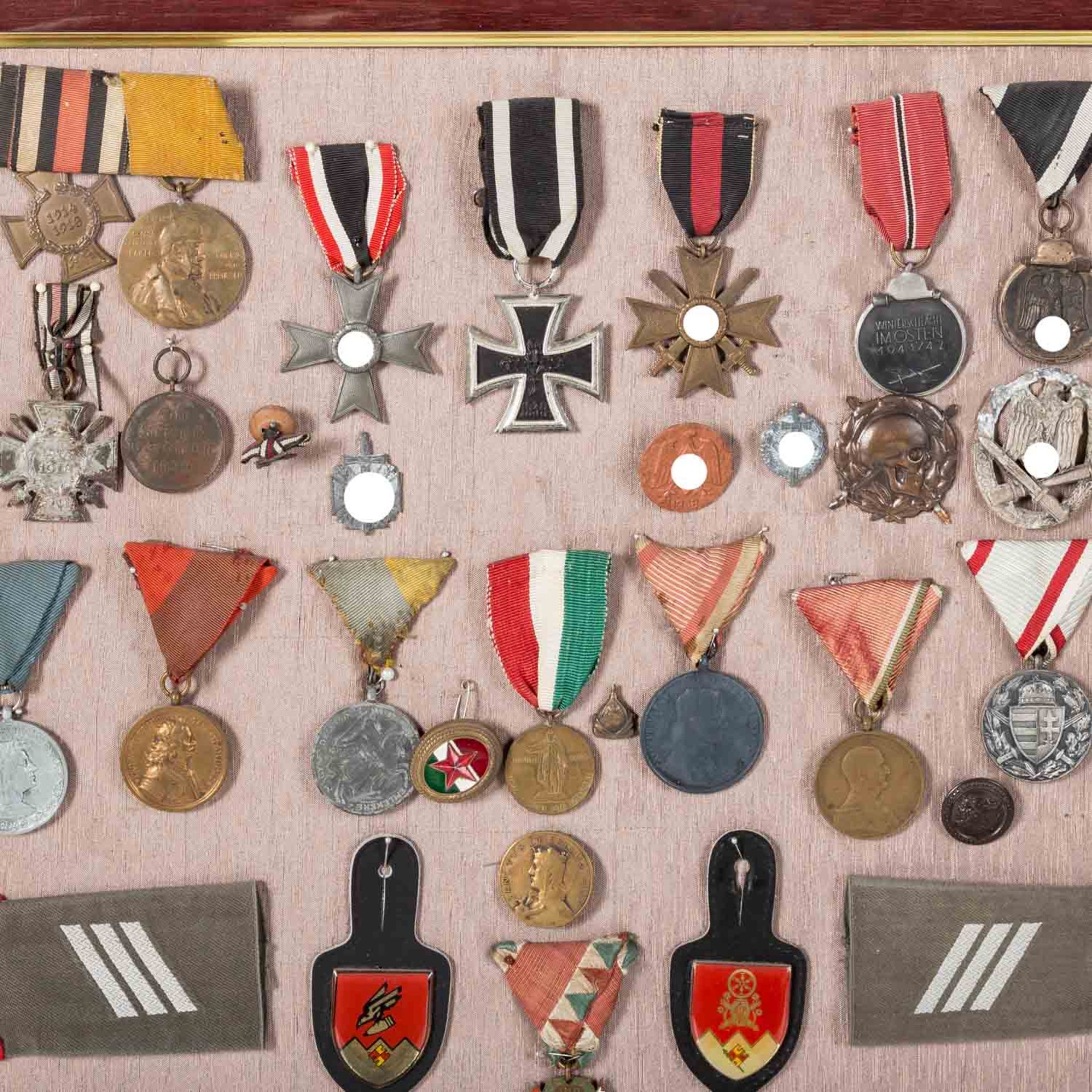 Deutsches Reich 1933-1945 - Pinnwand mit diversen Orden - Image 2 of 7