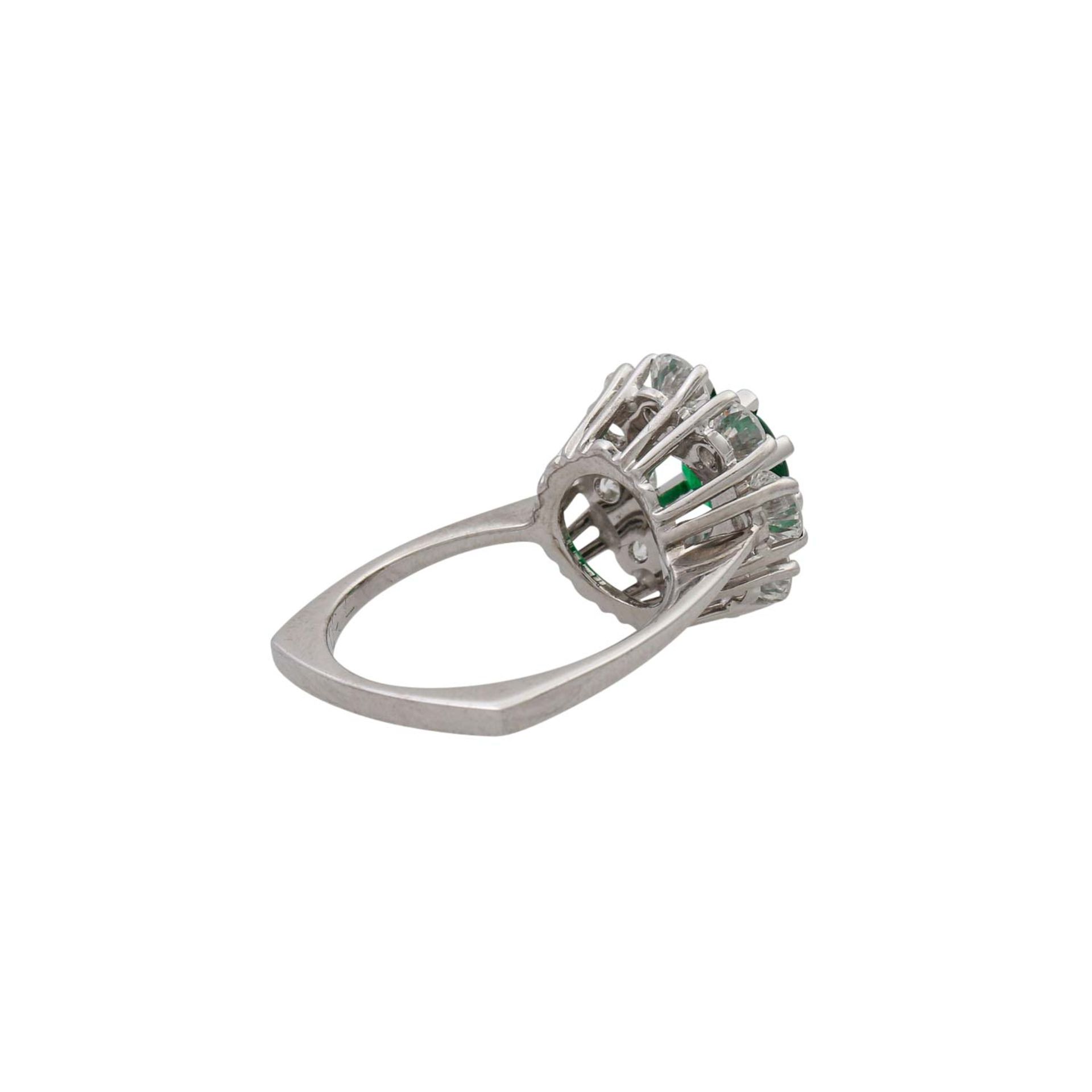 Ring mit Smaragddoublette und Brillanten von zus. ca. 1,5 ct, - Bild 3 aus 5