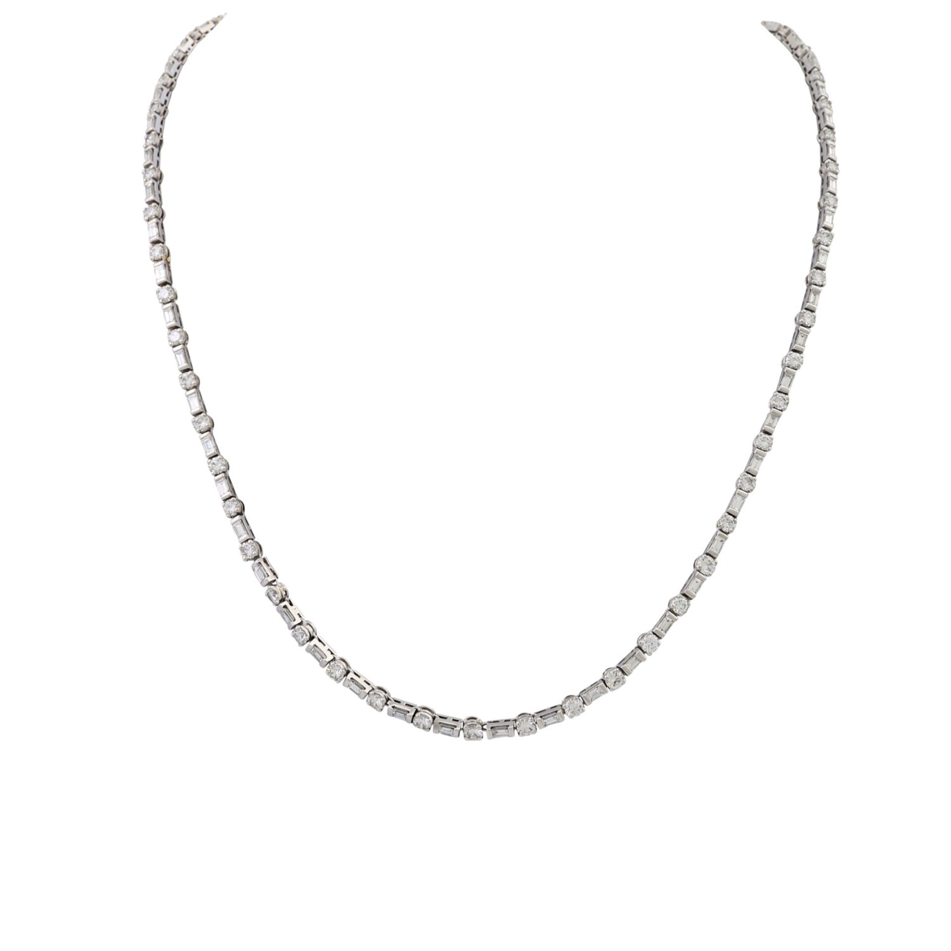 Collier mit 61 Brillanten und 56 Diamanten