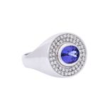 Ring mit feinem Tansanit 2,36 ct und Brillanten von zus. ca. 0,54 ct,