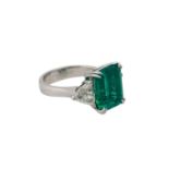 Ring mit feinem Smaragd ca. 6,6 ct,