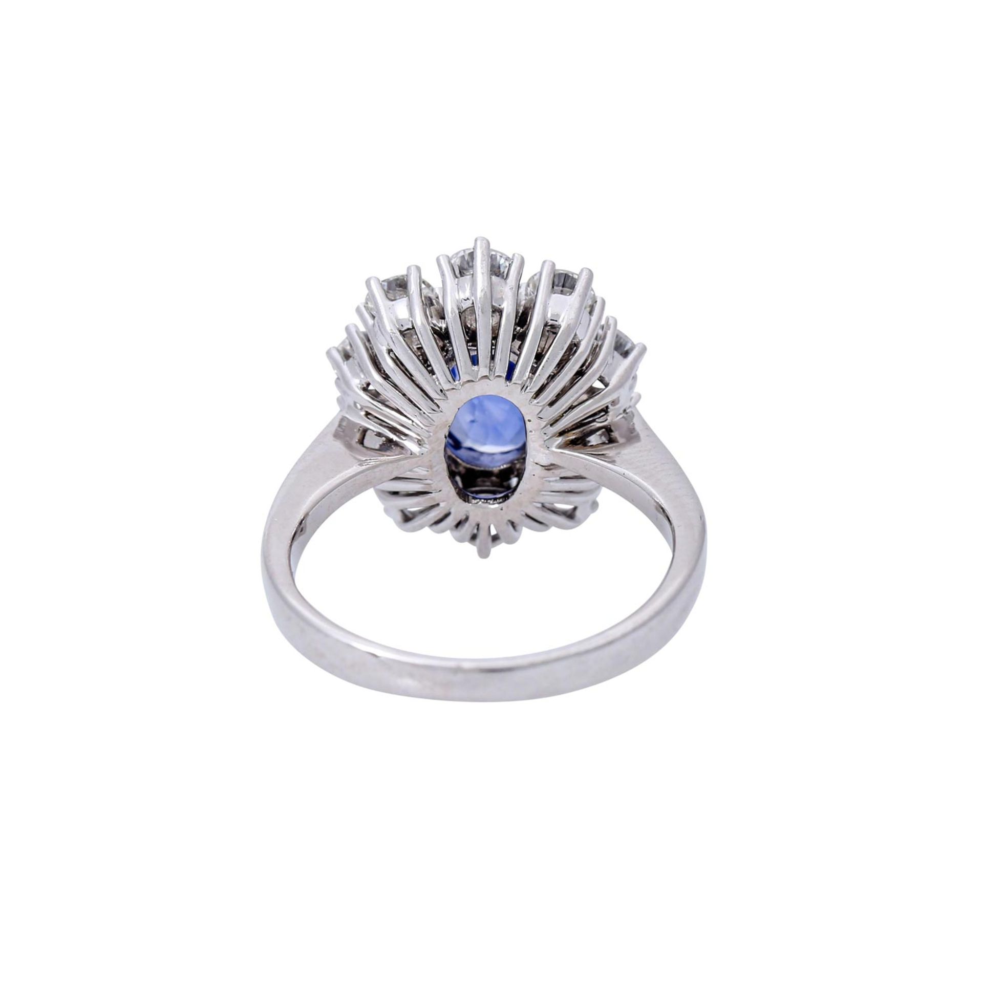 Ring mit feinem Saphir entouriert von 10 Brillanten zus. ca. 1,17 ct, - Bild 4 aus 5