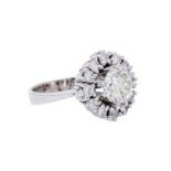 Ring mit Brillant 1,1 ct und 12 Brillanten zus. ca. 0,6 ct,