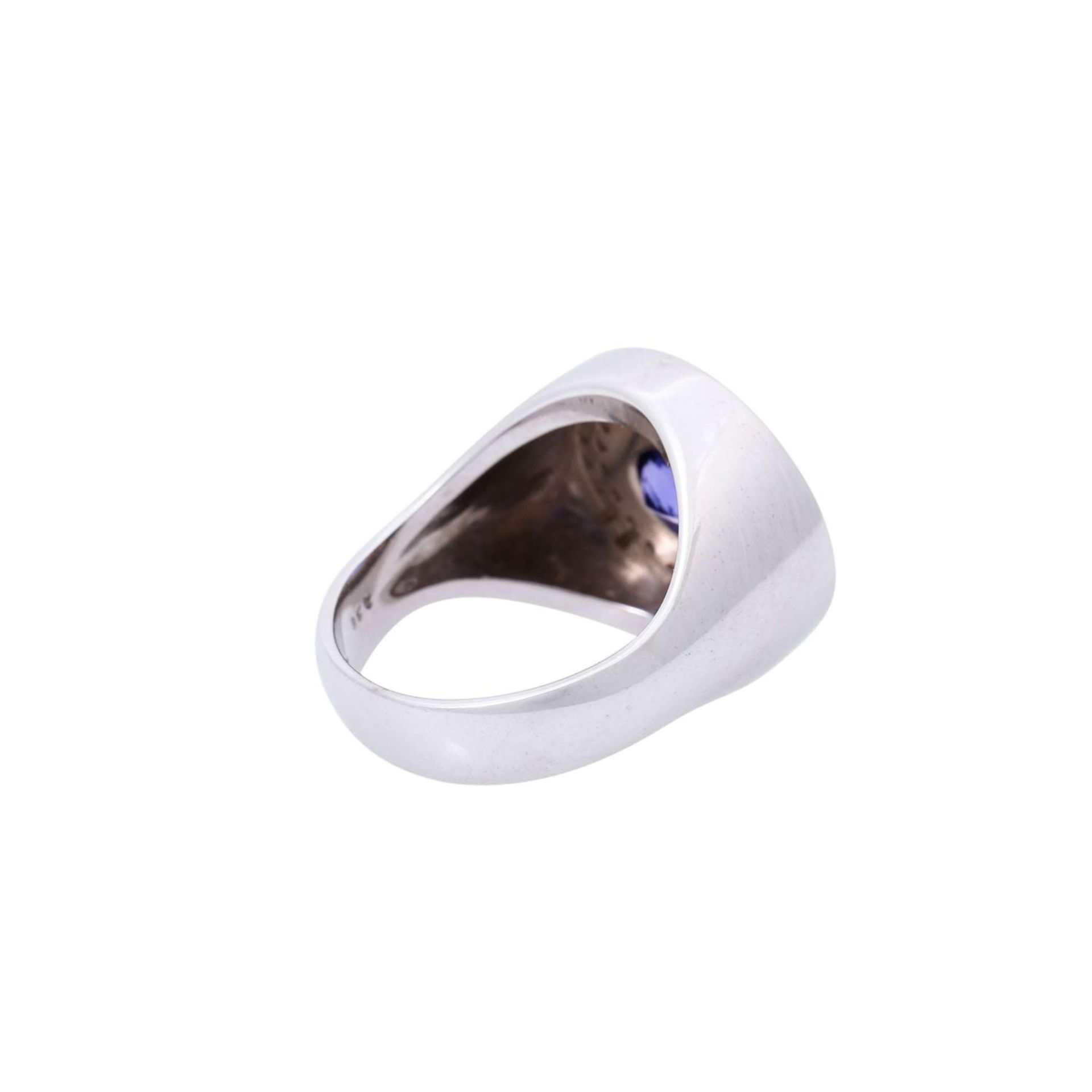 Ring mit feinem Tansanit 2,36 ct und Brillanten von zus. ca. 0,54 ct, - Bild 3 aus 5