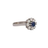 Ring mit Saphir ca. 0,6 ct entouriert von 8 Brillanten zus. ca. 0,8 ct,