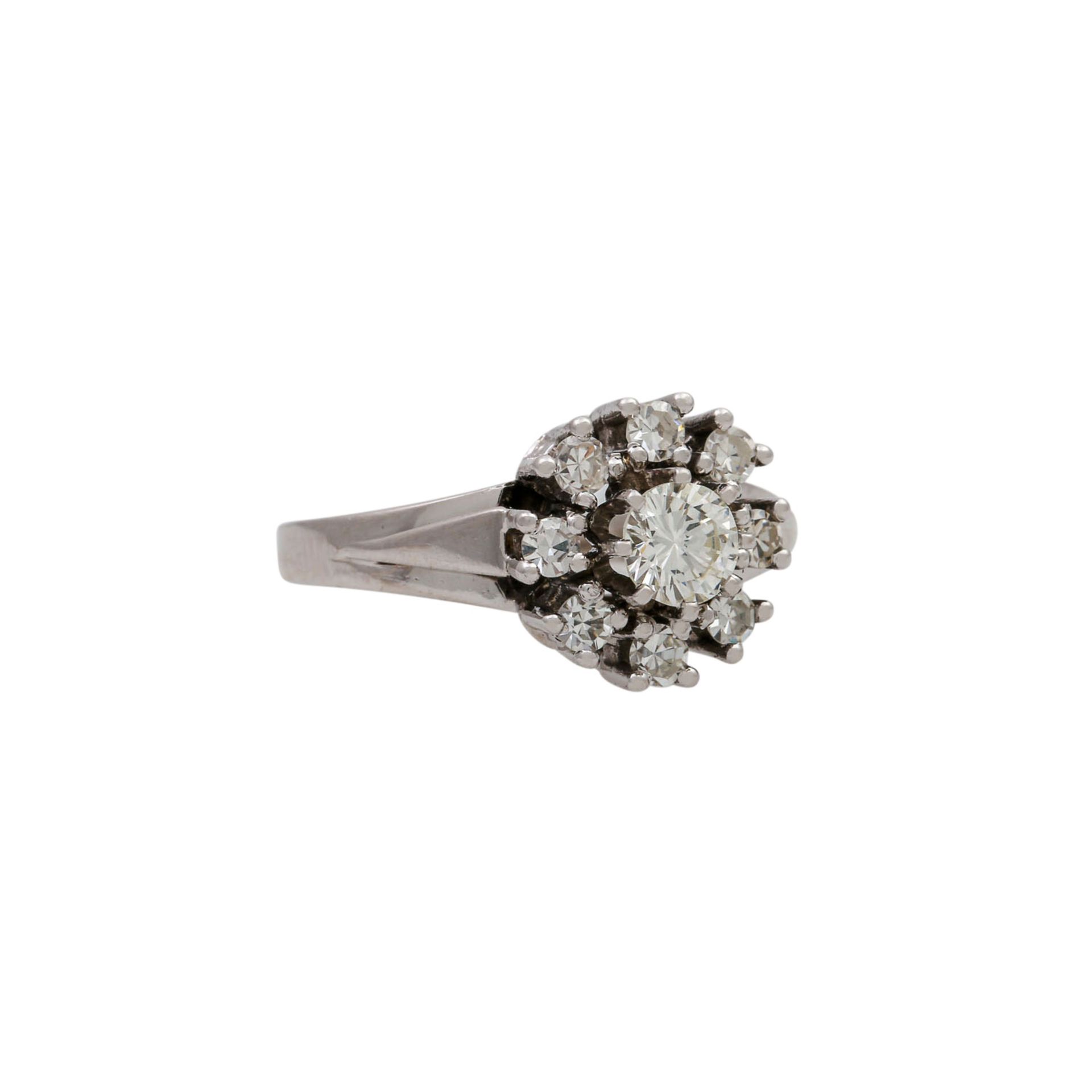 Ring mit Diamanten von zus. ca. 0,54 ct als Rosette angeordnet,