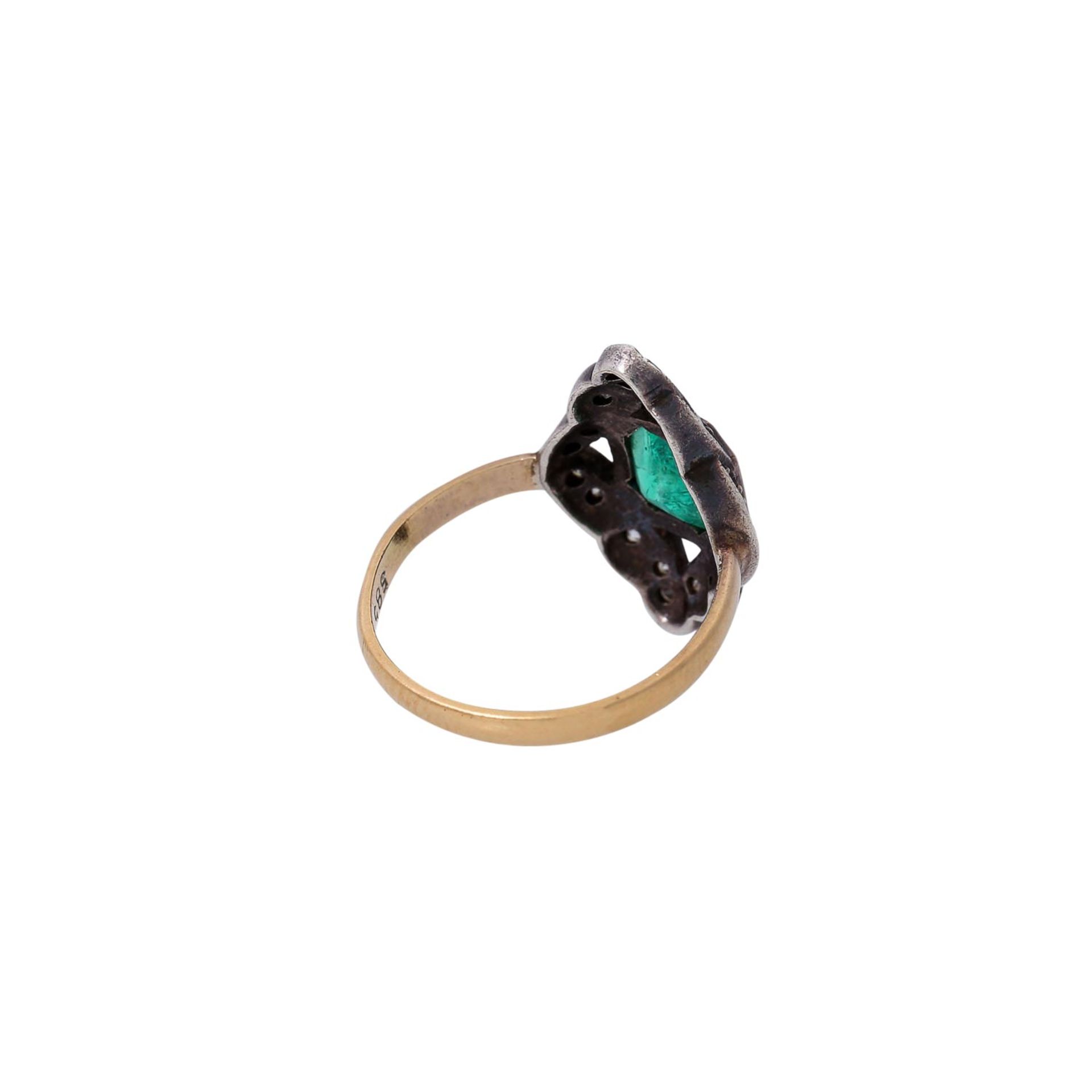 Ring mit Smaragd achteckig facettiert, - Bild 3 aus 5