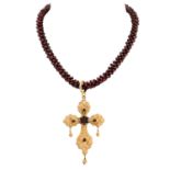 Granatcollier mit Goldkreuz