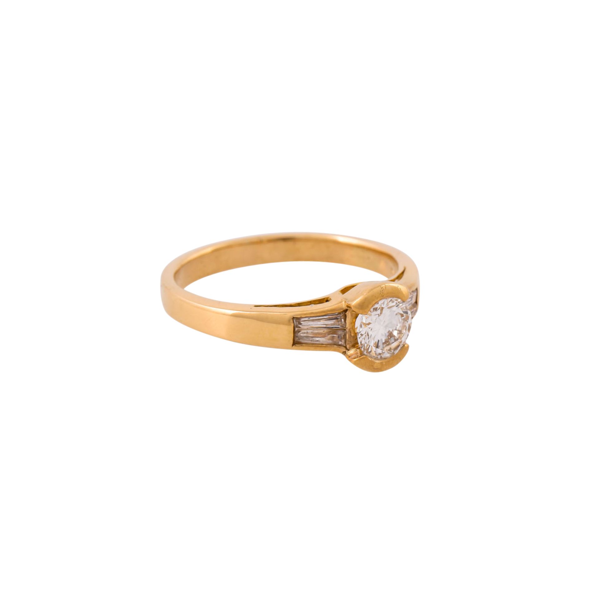 Ring mit Brillant ca. 0,5 ct flankiert von 4 Diamanttrapezen,