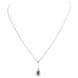 Collier mit Smaragdtropfen und Altschliffdiamanten zus. ca. 0,5 ct,