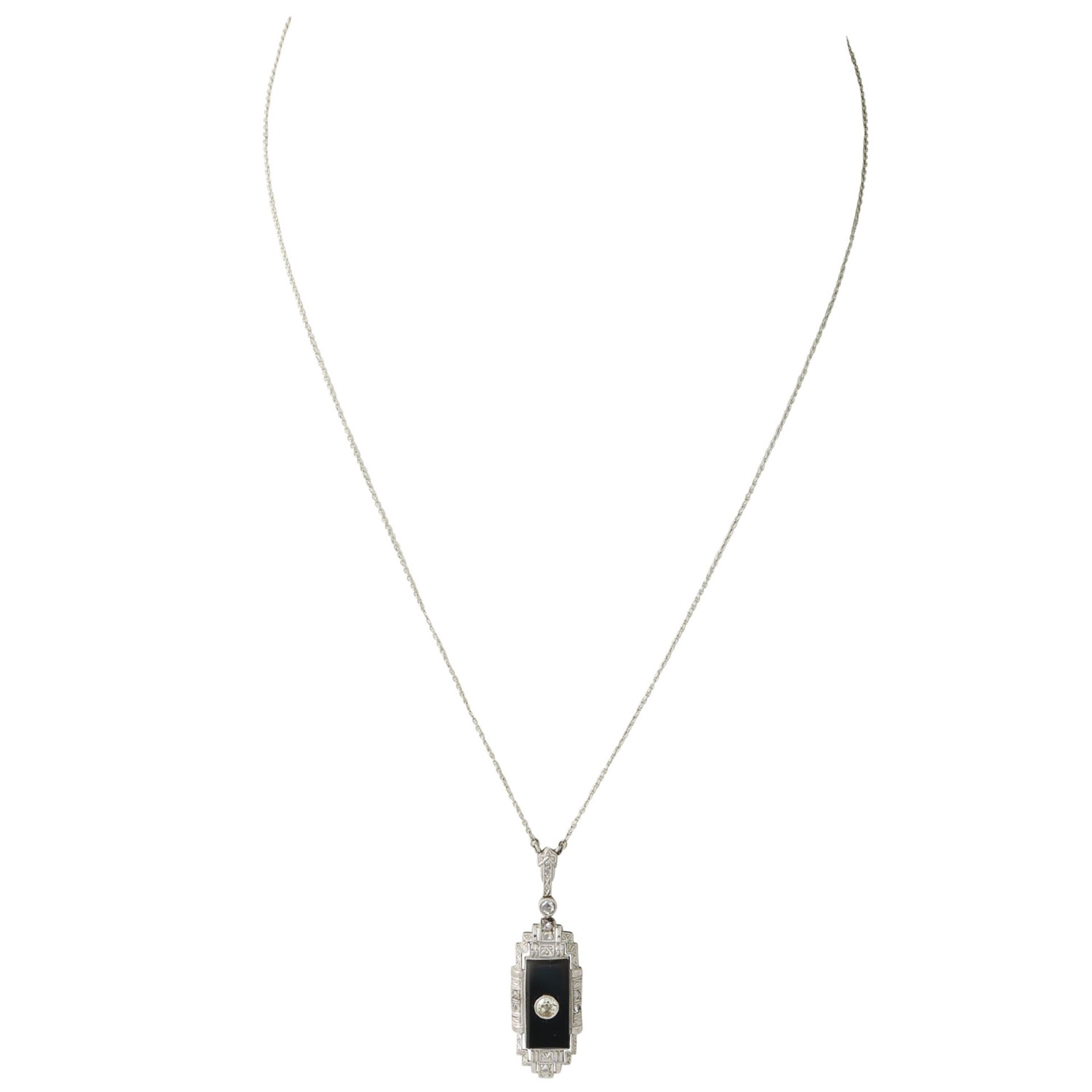 Art Déco Collier mit Onyx und Altschliffdiamant von ca. 0,2 ct,