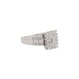 Ring mit Diamanten im Baguette-, Princess- und Brillantschliff