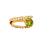 Ring mit Peridot und Brillanten von zus. ca. 0,24 ct,