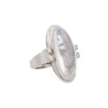 Ring mit Mondstein und Brillanten von zus. ca. 0,1 ct,