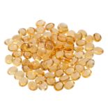 84 ovale kalibrierte Citrin-Cabochons von zus. ca. 245,9 ct,