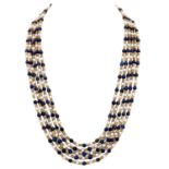 Collier mit Perlen und Lapislazuli,