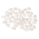 Konvolut 45 Opal-Cabochons von zus. ca. 206 ct,