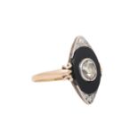 Ring mit Diamantrose ca. 0,3 ct auf ovaler Onyxplatte