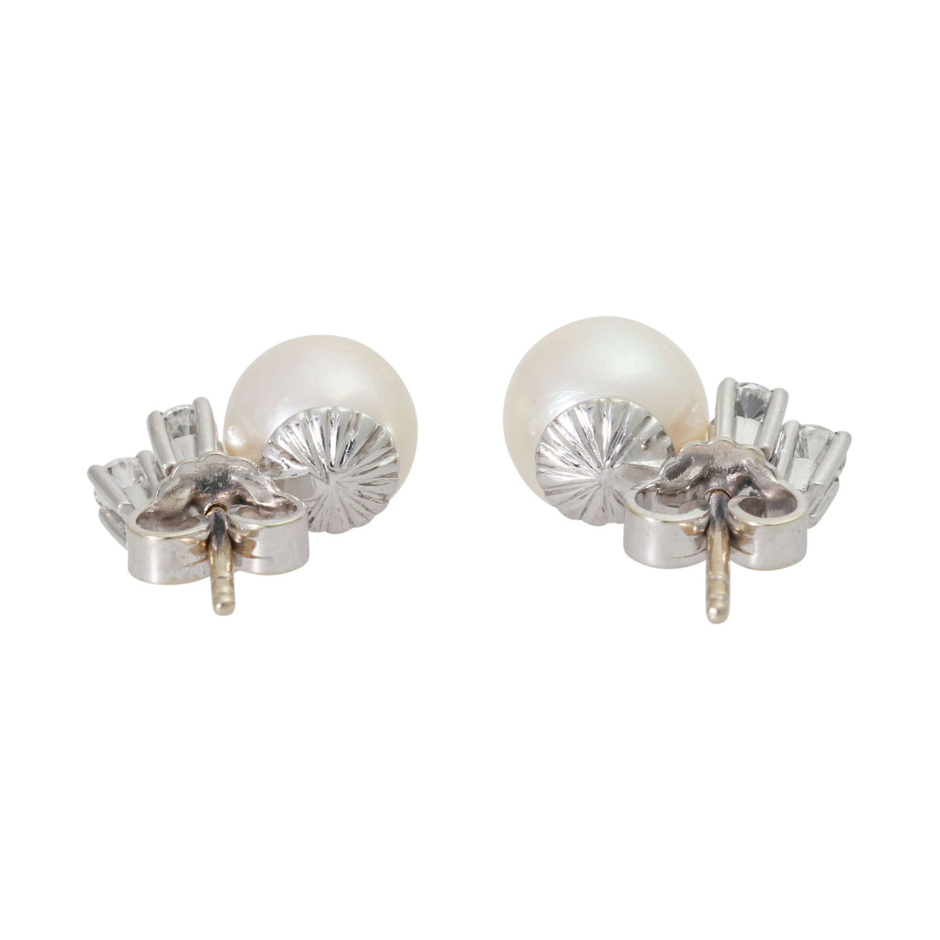Klassische Ohrstecker mit Perlen und 6 Brillanten, zus. ca. 0,48 ct, - Bild 3 aus 3
