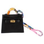 HERMÈS Taschenanhänger "MINI/MICRO KELLY BAG CHARM TWILLY BLACK LIZARD".