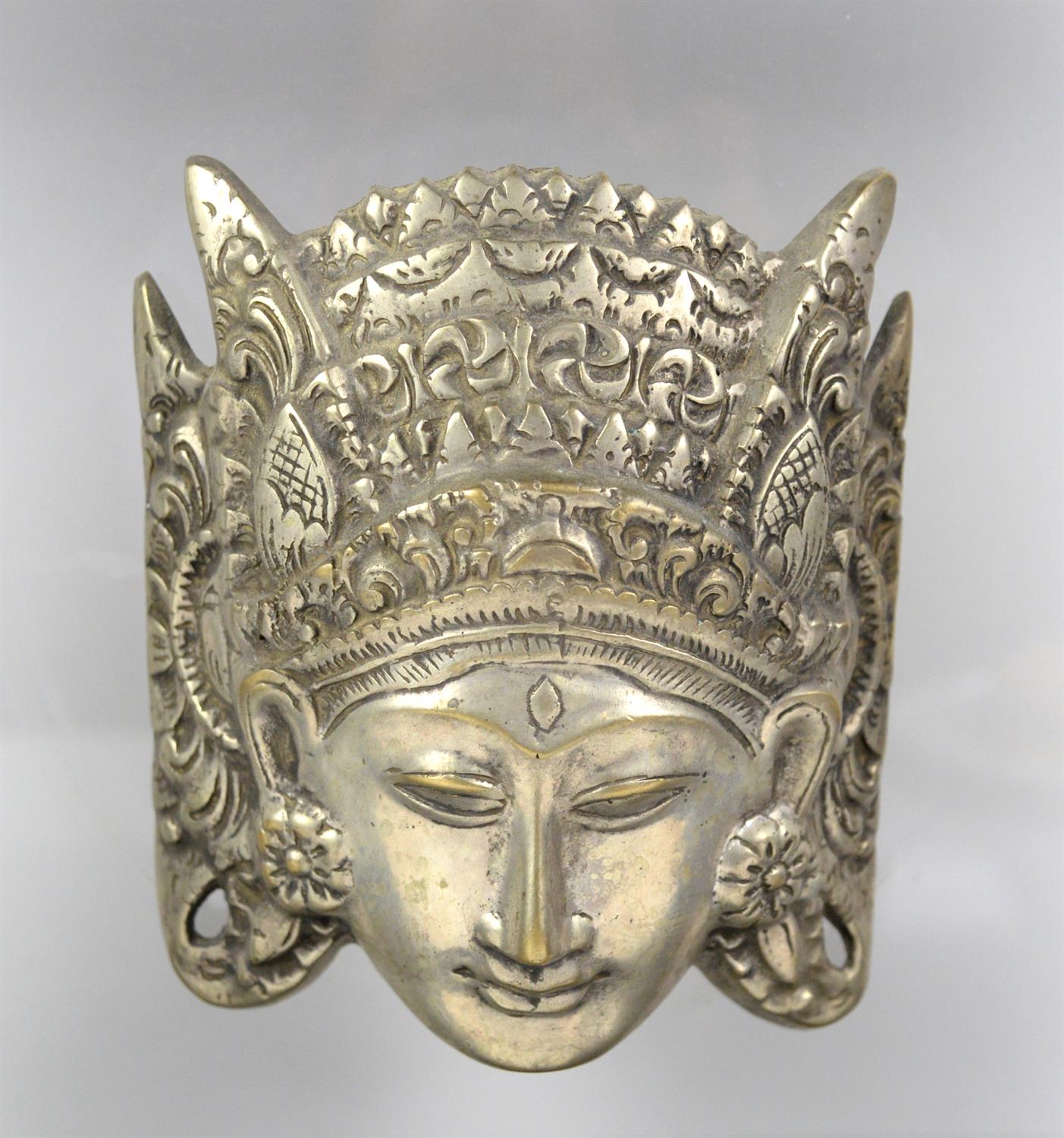 Balinese Sita white metal wall mask, framed, 17 cm high, frame 44 x 46 cm - Image 2 of 2