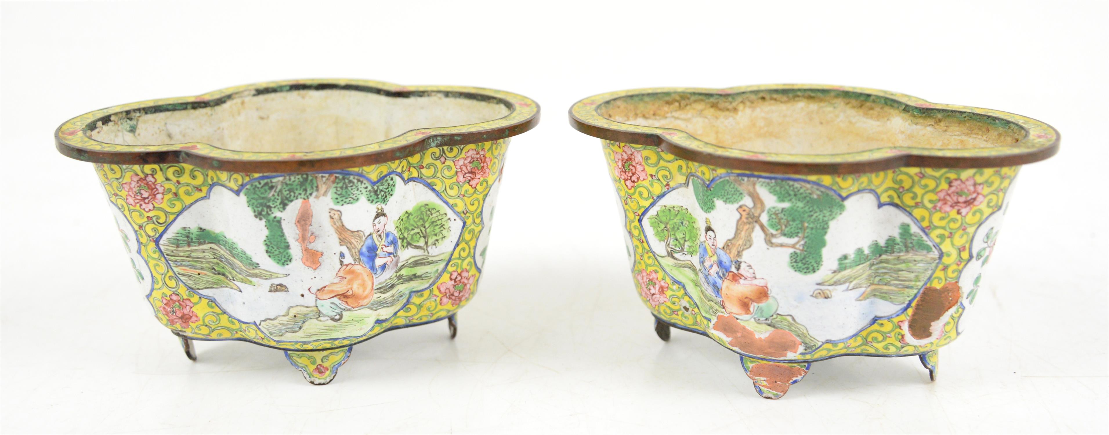Two Chinese polychrome glazed ceramics figures, 20th century,One sitting scholar reading a - Image 7 of 11