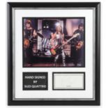 Suzi Quatro - Photograph along with a hand signed signature, framed 39x43 cm.