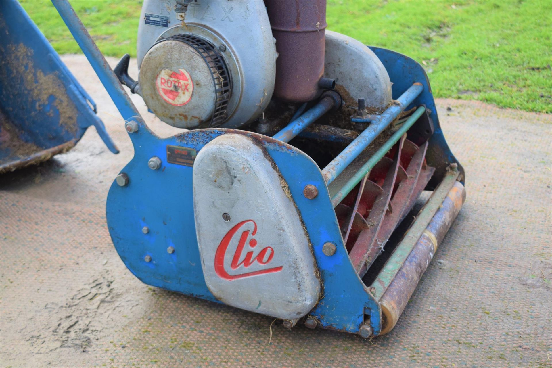 'Clio' push lawn mower (untested) & vintage turf lifter Late John Crittall Collection, - Image 2 of 6