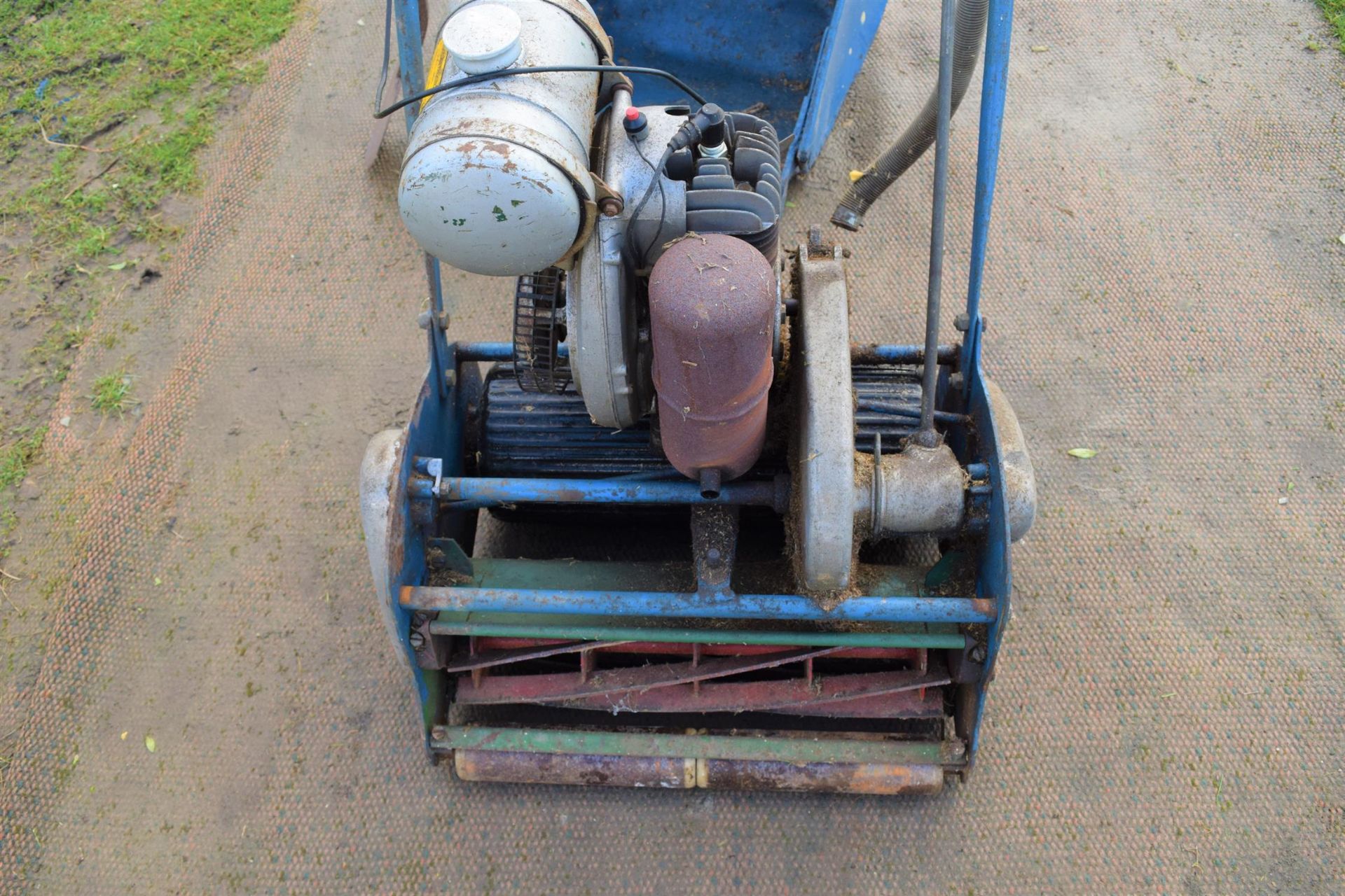 'Clio' push lawn mower (untested) & vintage turf lifter Late John Crittall Collection, - Image 6 of 6