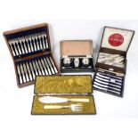 Three piece silver condiment set with one spoon, Birmingham 1921, 4.8oz 149.6gm, cased set of six