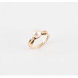 9ct gold pearl set ring 2.73 grams