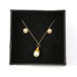 Pearl pendant and earrings, 8.5mm pearl pendant on a fine chain, length 46cm, and a pair of pearl
