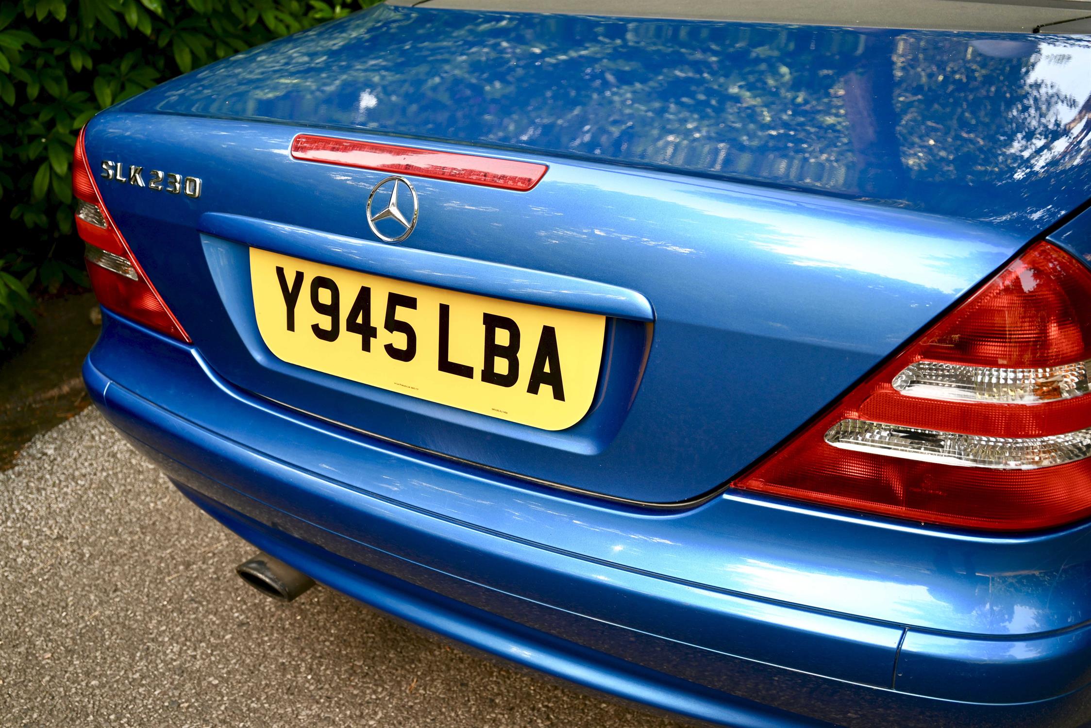 Mercedes Benz 230 SLK Convertible Auto Electric Blue coachwork with duo-tone black/beige leather - Image 14 of 15