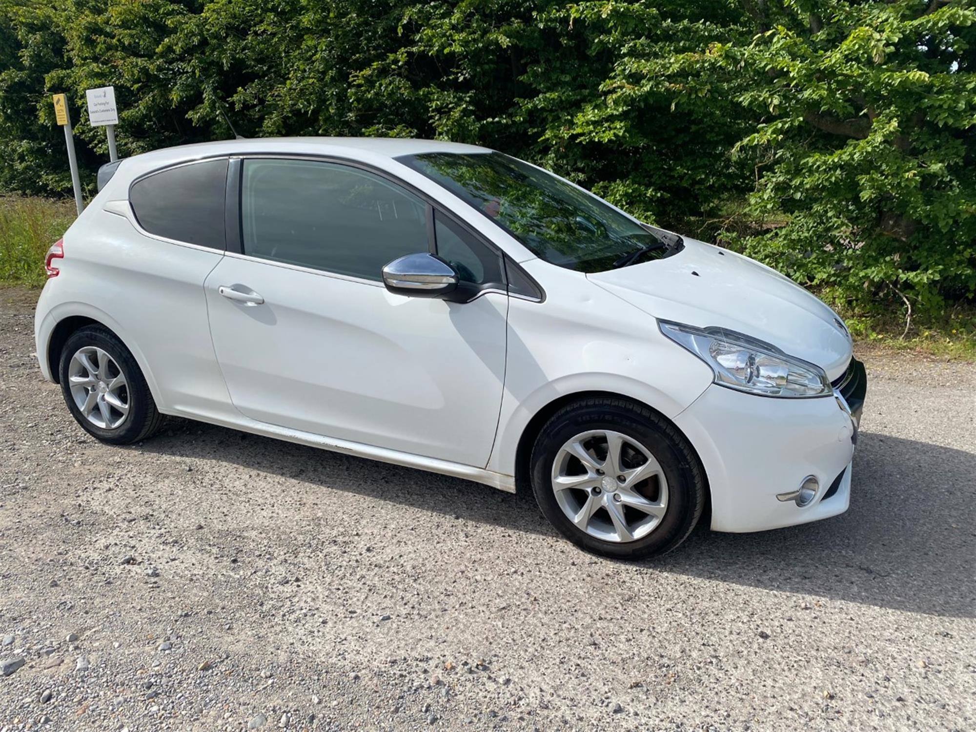 Peugeot 208 Allure 1.4 E-HDI Automatic, 111,998 miles, Only 2 owners from new, 3 door finished in - Image 3 of 7