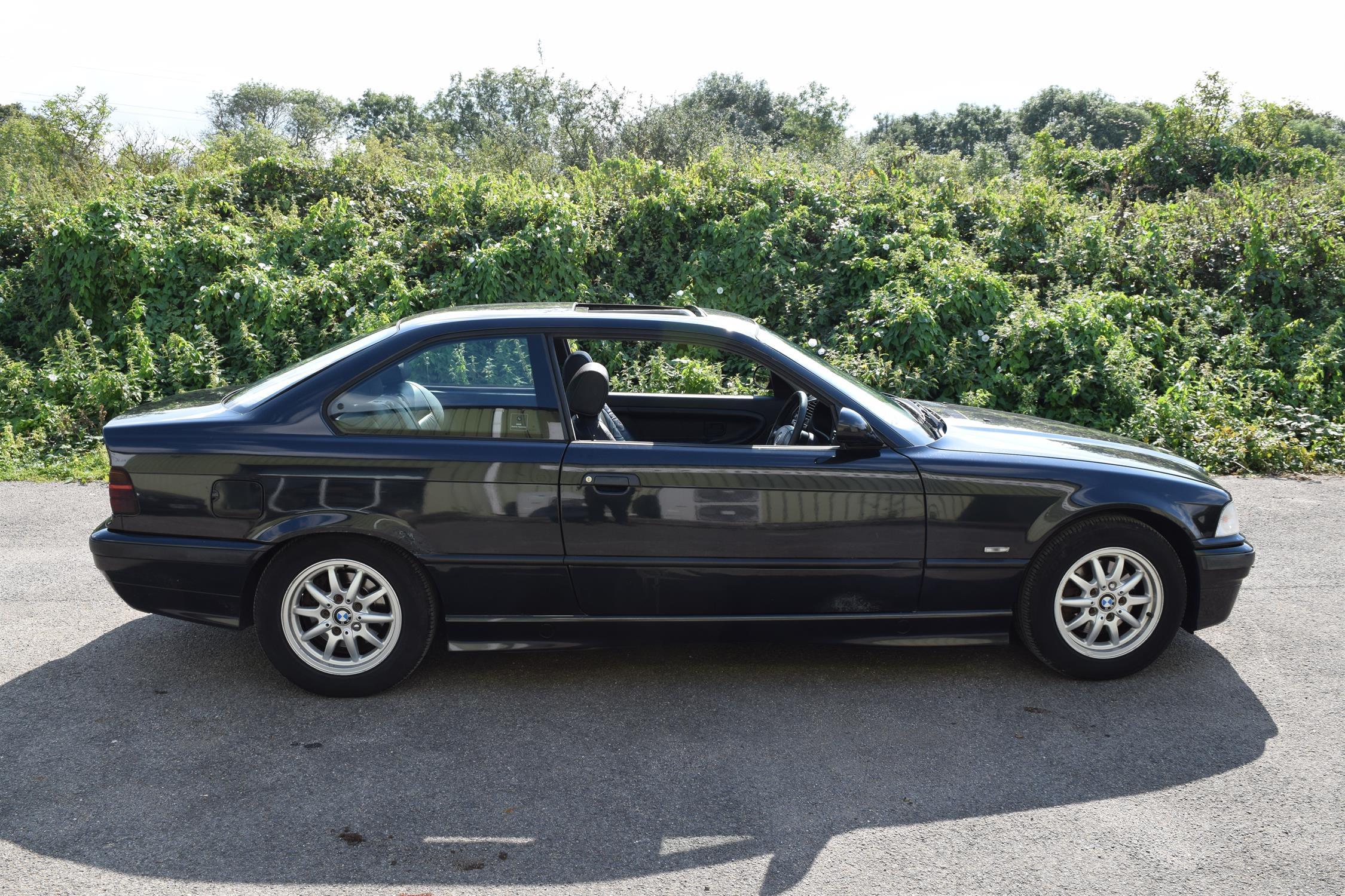 1997 BMW E36 2.5l Auto - Black on black - Odometer reading 211,000 miles, MOT’d until September - Image 3 of 20