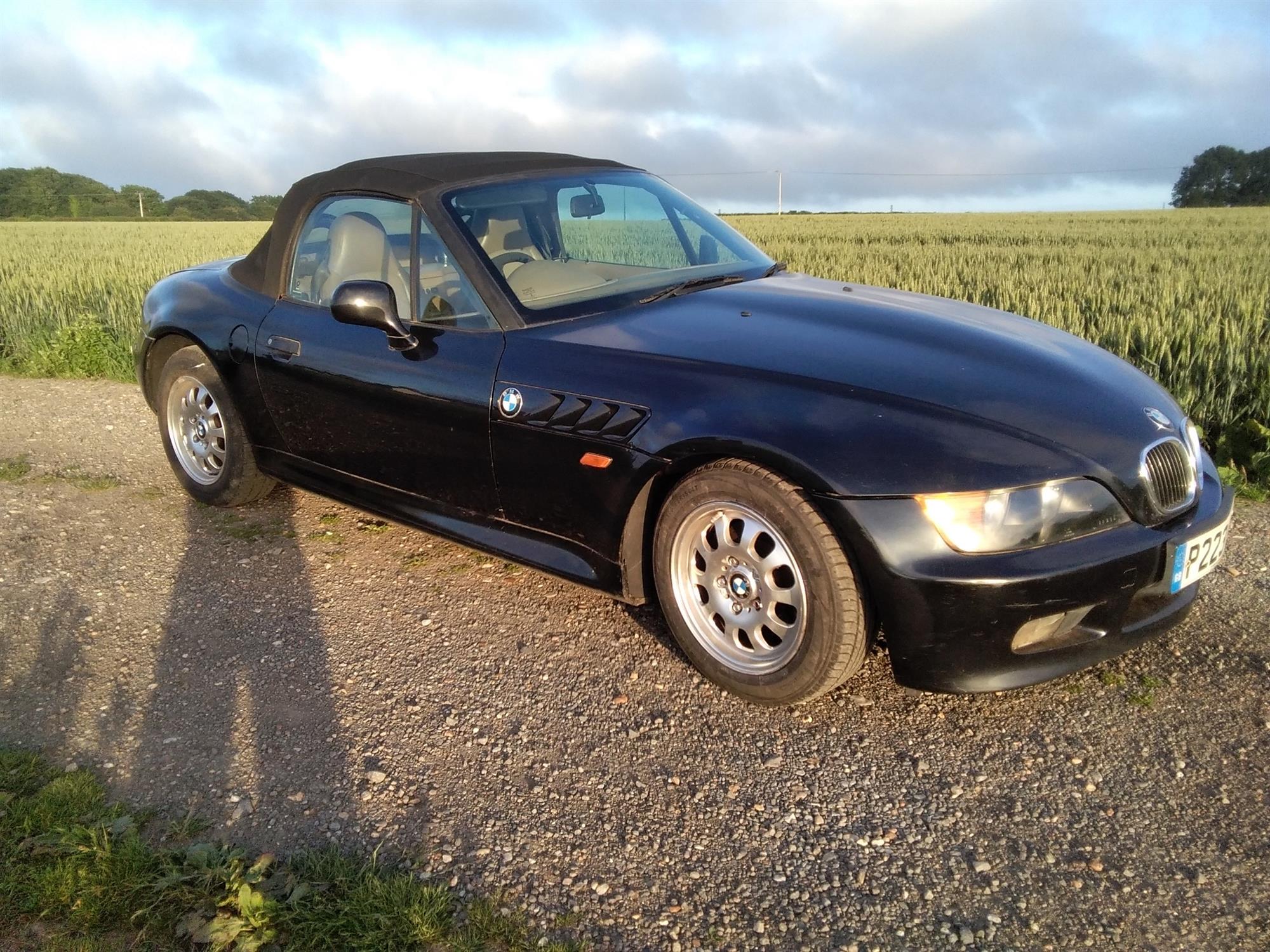 Z3 BMW Roadster. 1997. Registration number P223 GVN. Pre-facelift 'narrow-body' version with