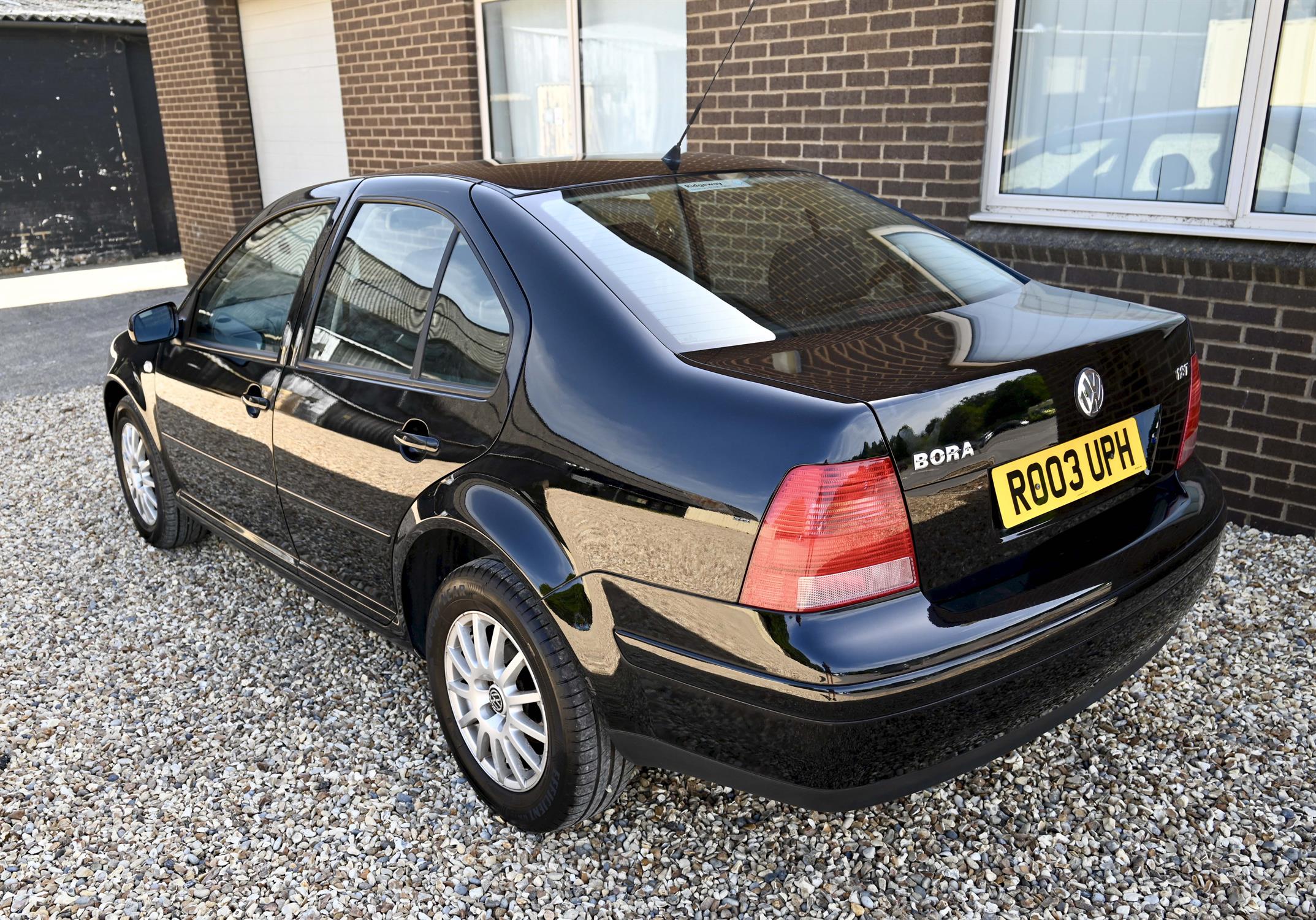 2003 (Mk 4) VW Bora ST 1.8T Black coachwork with charcoal cloth upholstery. 5-speed manual, - Image 5 of 16