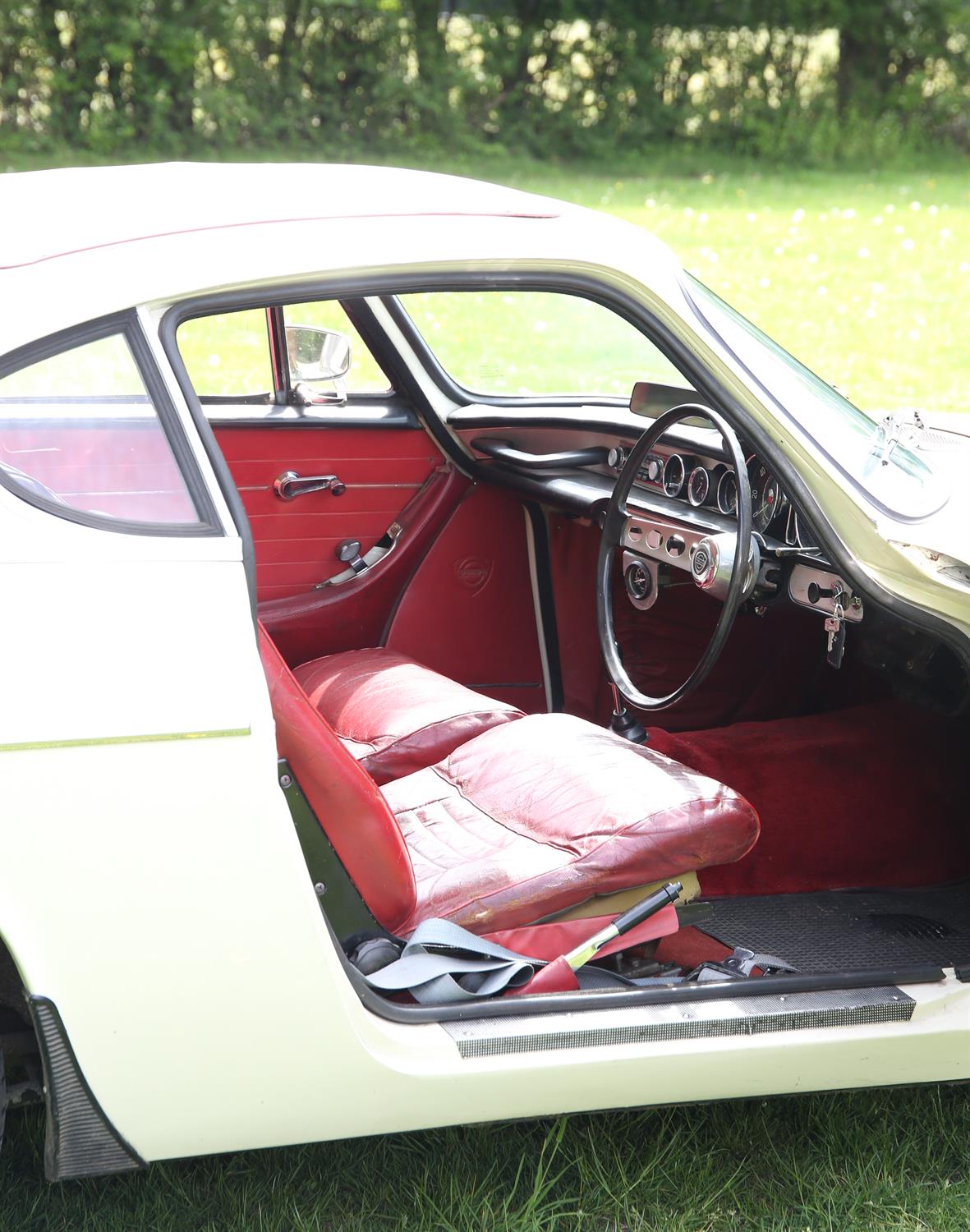 Volvo P1800S. The car was first registered in February 1969 and has had 3 previous owners. - Image 7 of 11