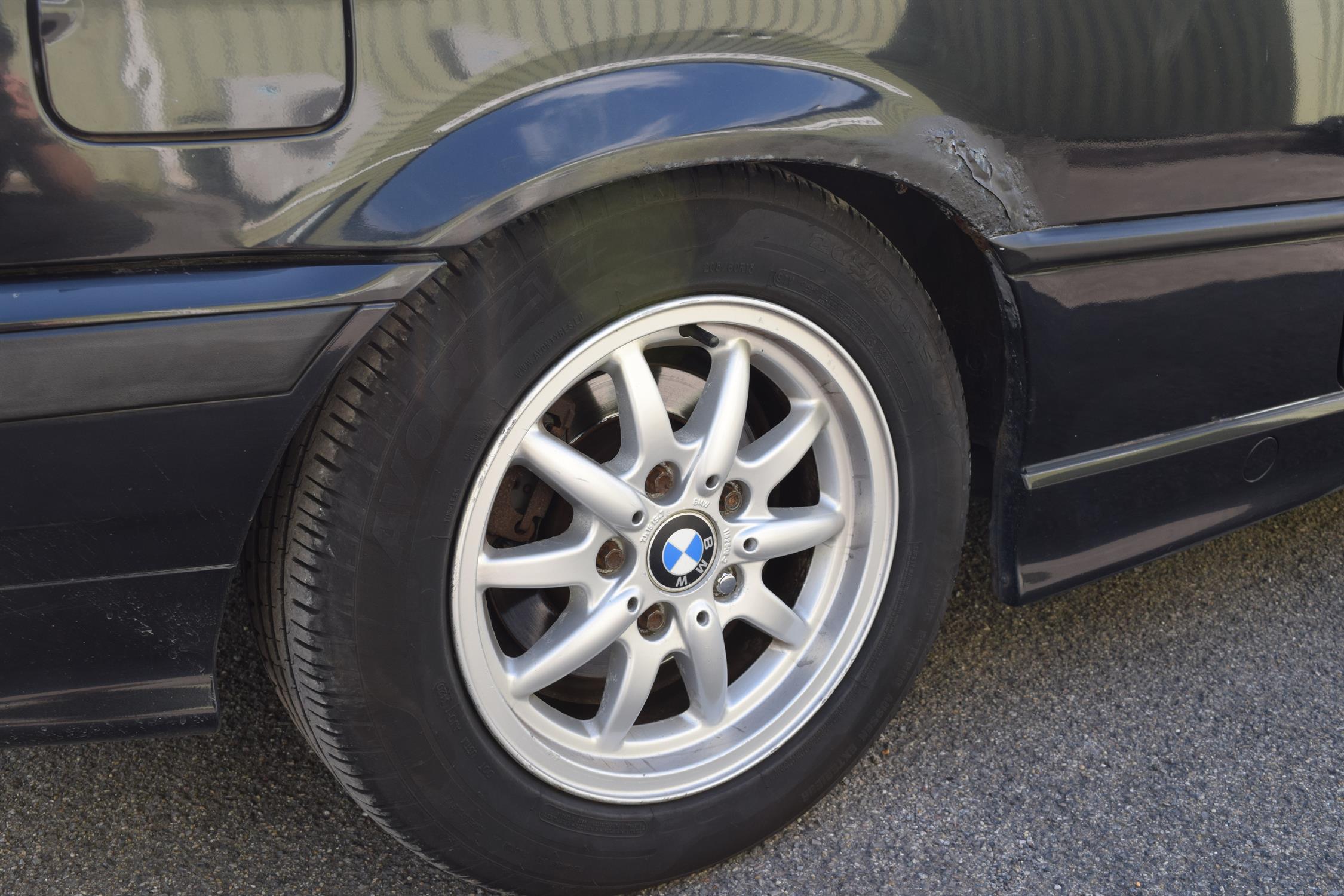 1997 BMW E36 2.5l Auto - Black on black - Odometer reading 211,000 miles, MOT’d until September - Image 8 of 20