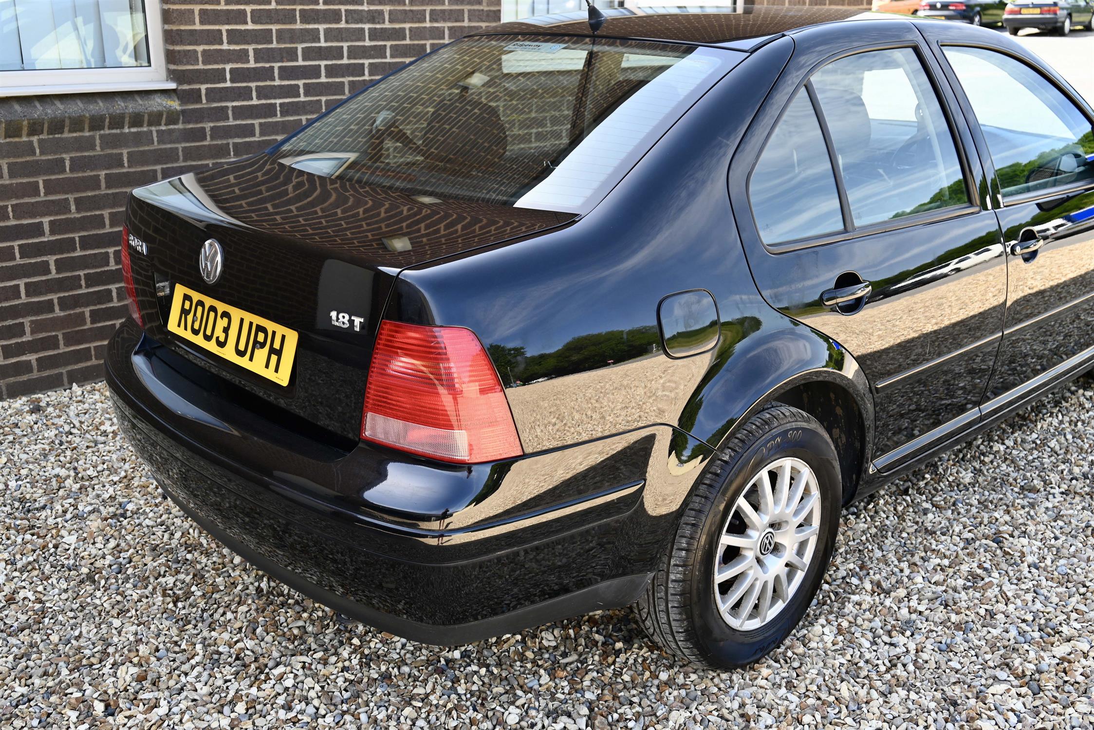 2003 (Mk 4) VW Bora ST 1.8T Black coachwork with charcoal cloth upholstery. 5-speed manual, - Image 4 of 16