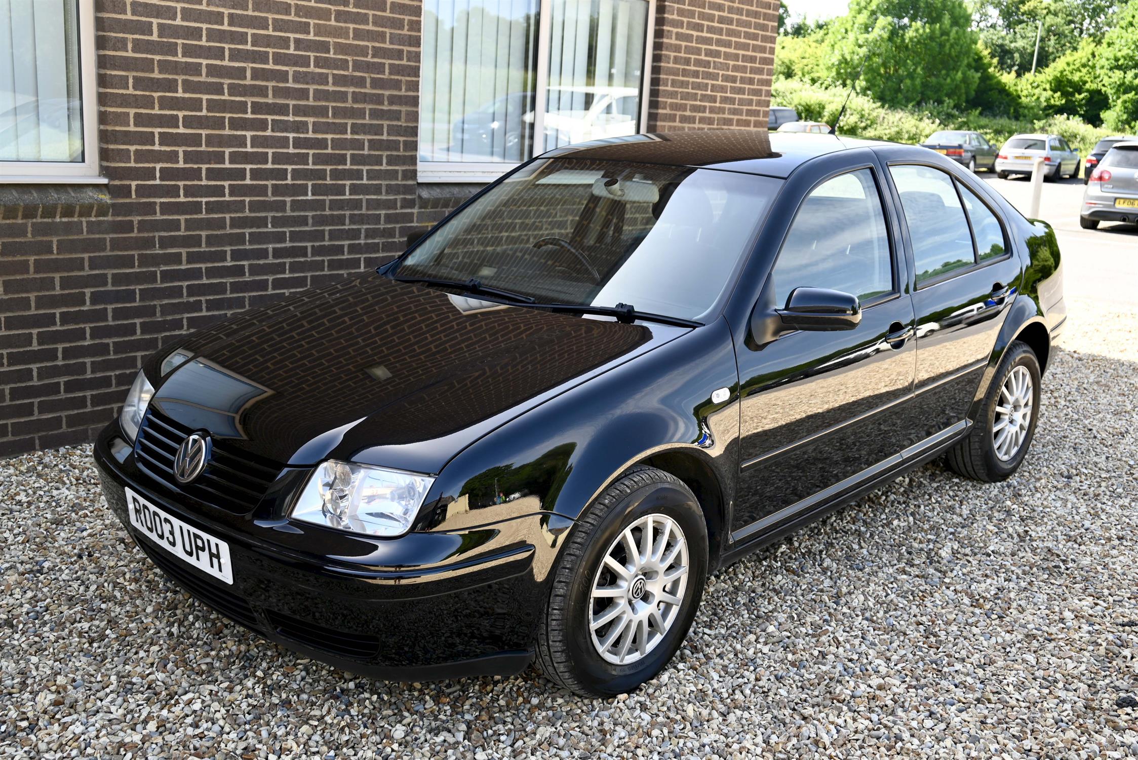 2003 (Mk 4) VW Bora ST 1.8T Black coachwork with charcoal cloth upholstery. 5-speed manual, - Image 8 of 16