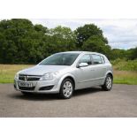 Vauxhall Astra 1.9 CDTI in silver. Registration number KW08 HYT. First registered 22-05-2008.