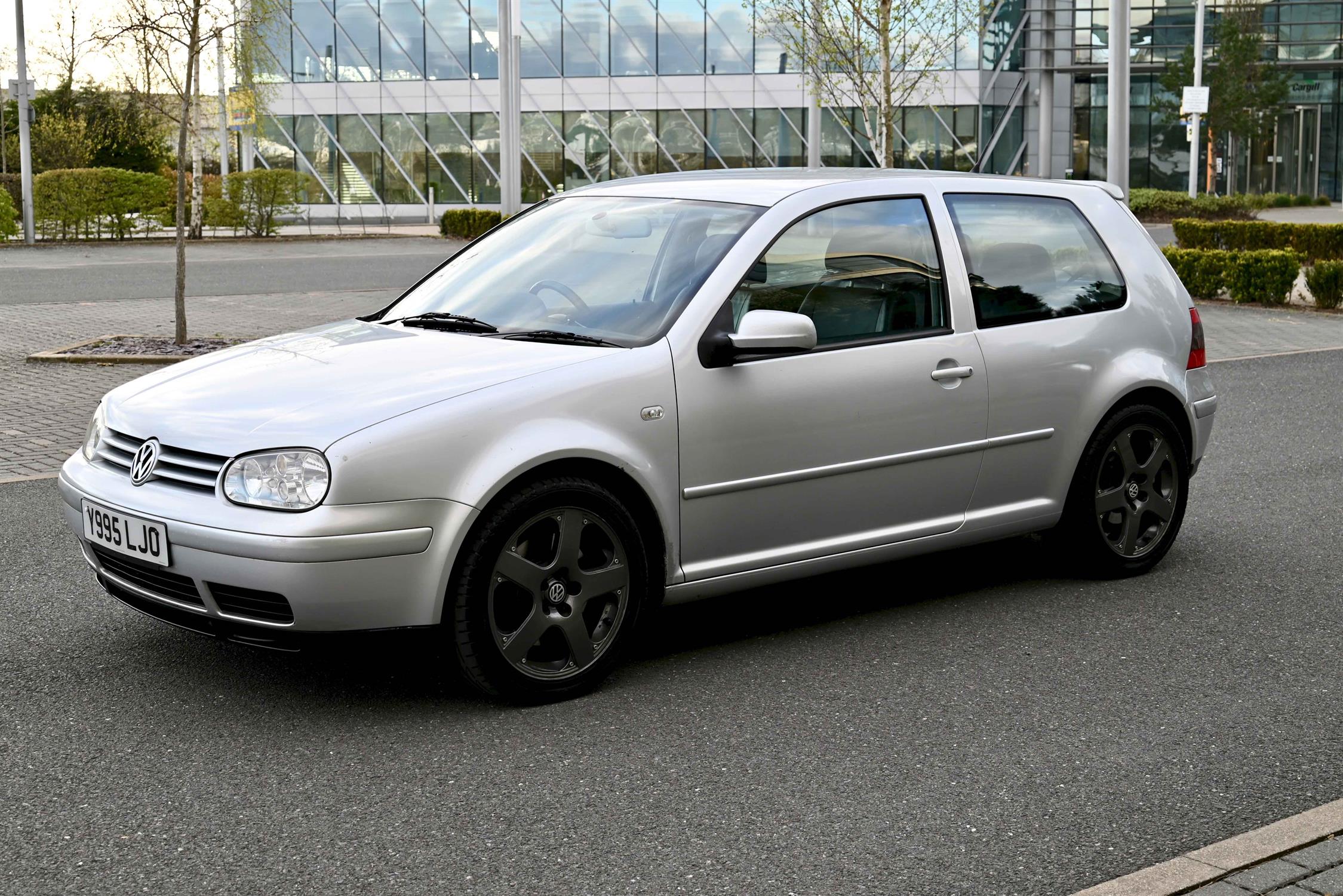 2001 (Mk 4) VW Golf V6 4MOTION 3-door hatchback Silver coachwork with black leather upholstery.