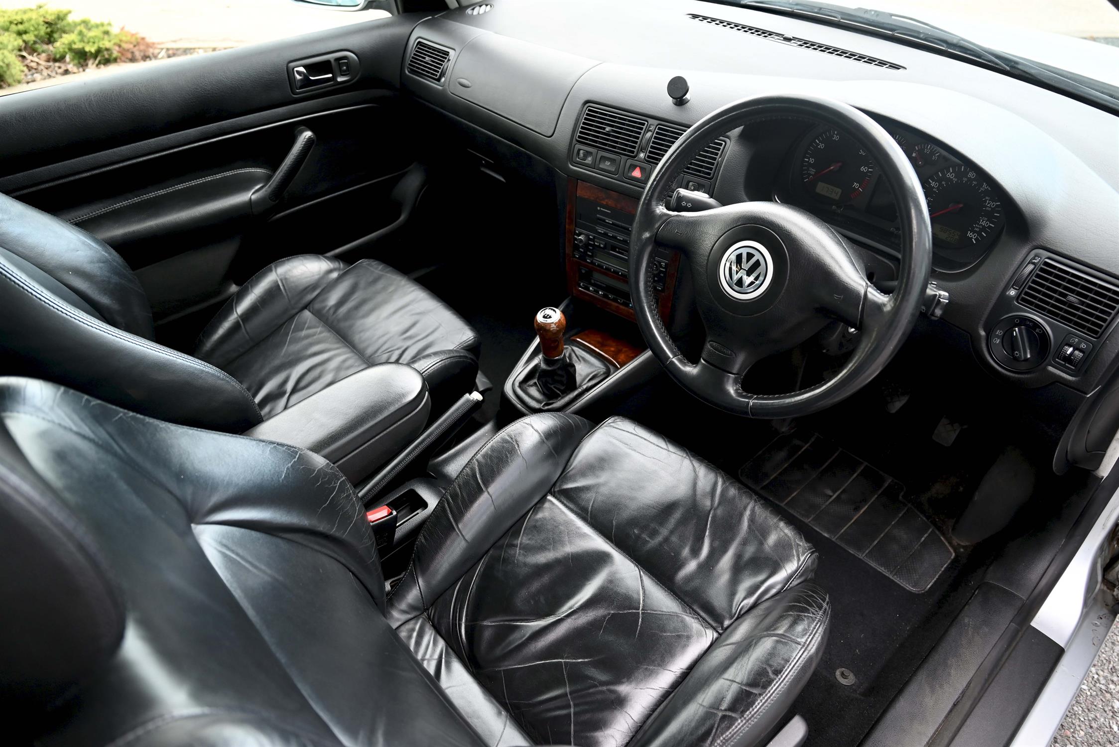 2001 (Mk 4) VW Golf V6 4MOTION 3-door hatchback Silver coachwork with black leather upholstery. - Image 6 of 13