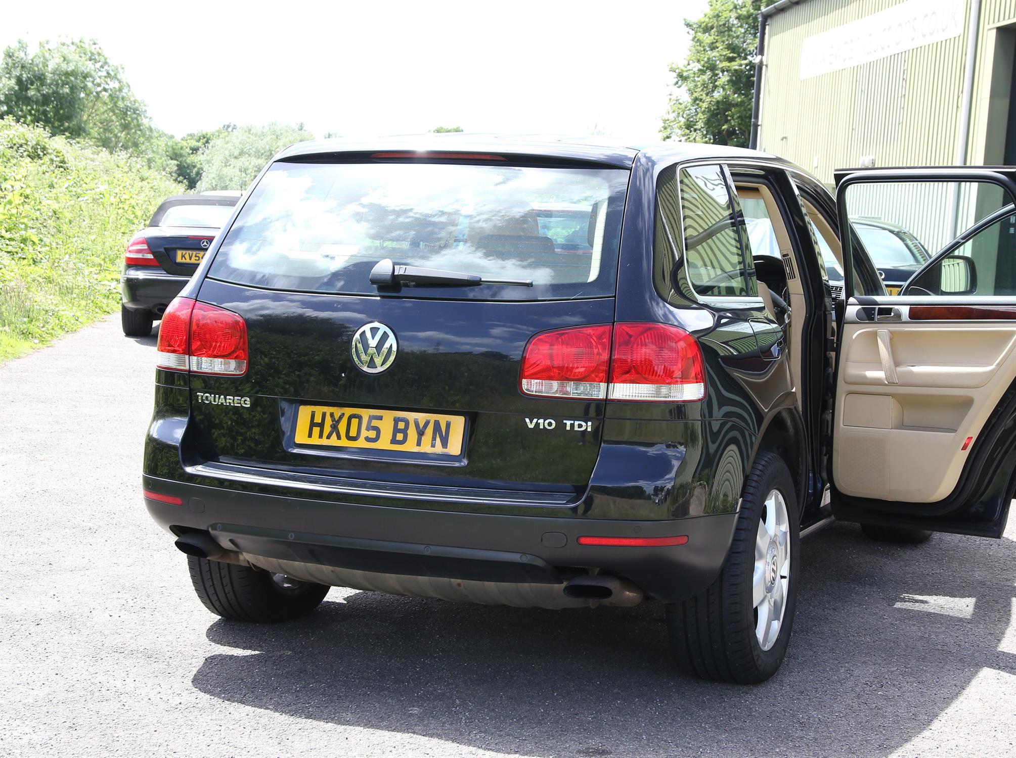Volkswagen Touareg V10, 4.9L automatic 4X4. - Full service history. - One family owner. - 79, - Image 3 of 8